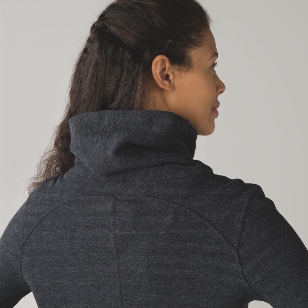 ❌sold❌Lululemon In A Cinch reversible hoodie - Picture 5 of 8
